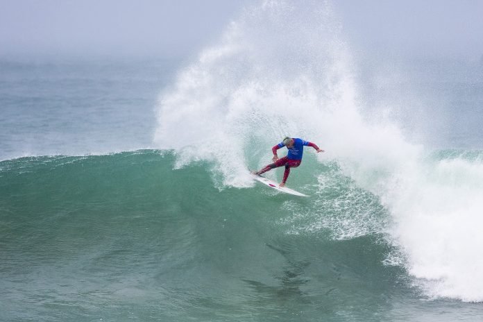 Após punição, Filipe Toledo é campeão em J-Bays